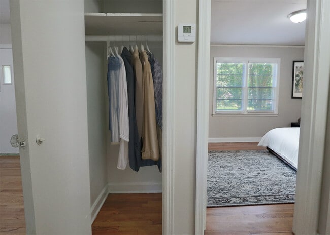 Building Photo - 599 Estridge Dr