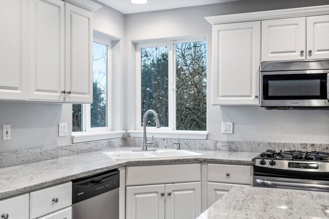 Building Photo - 2851 Cleveland Ave NW