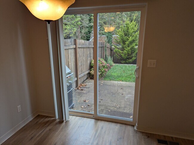 Building Photo - 407-409 Madrona Ave SE