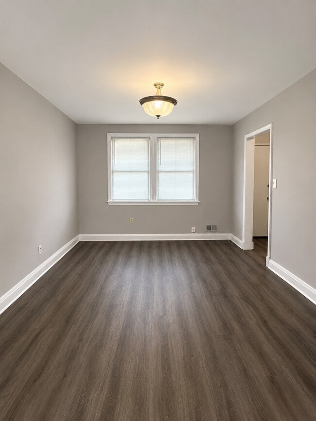 Building Photo - 3527 Parklawn Ave