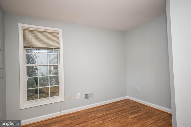 Building Photo - 1303 Cameron Hill Ct