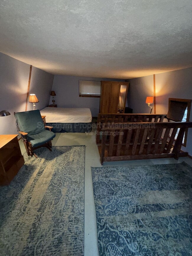 Building Photo - 115 Pinewoods Trail