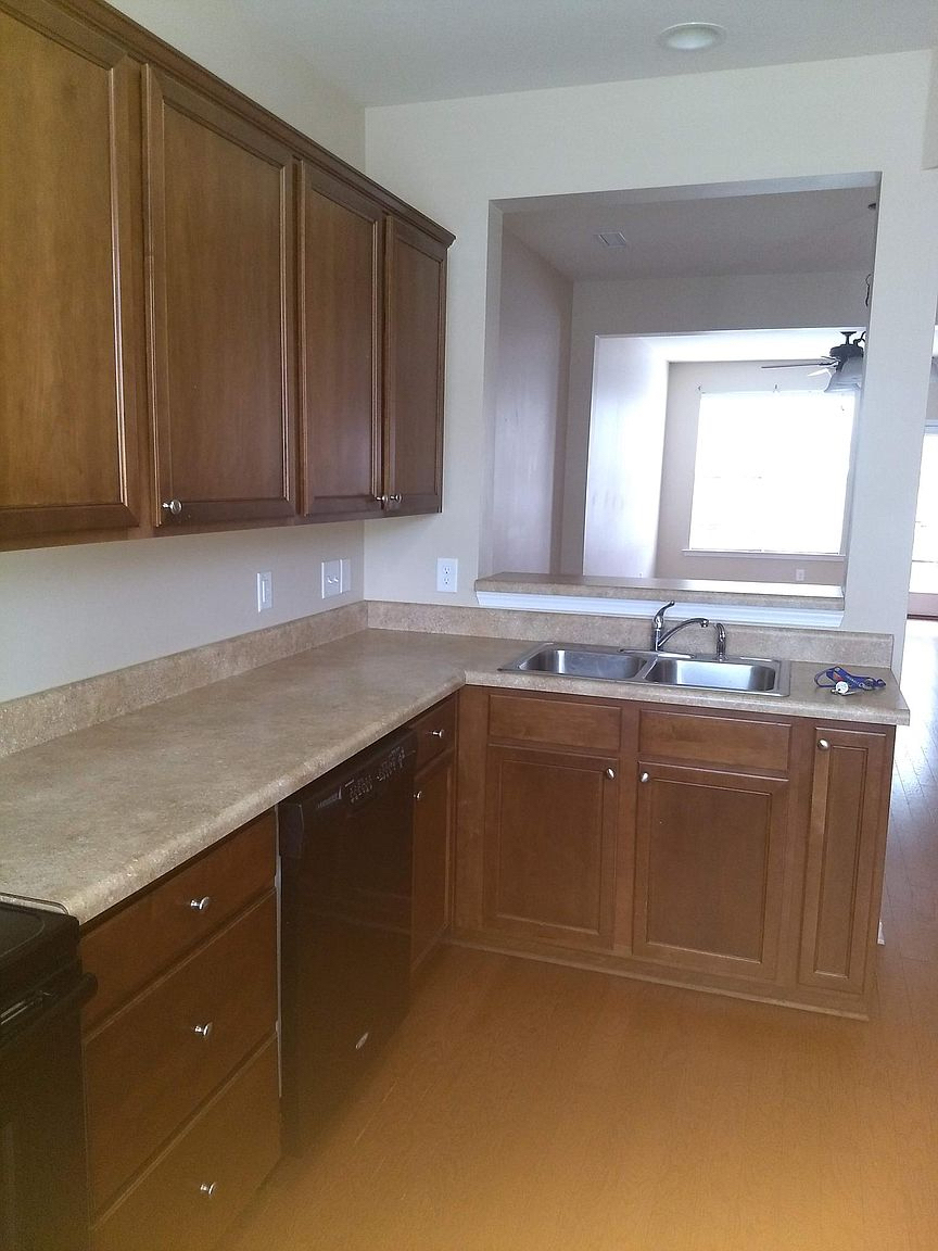 Building Photo - Room in Townhome on Berkeley Springs Pl