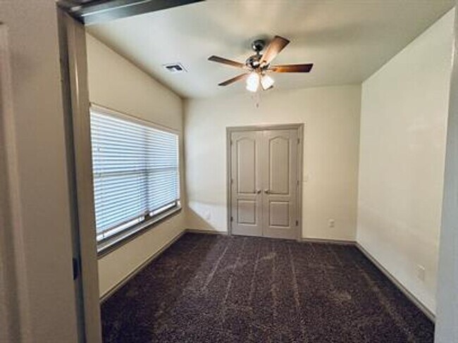 Building Photo - 4 Bedroom