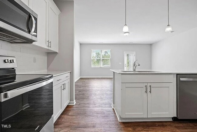 Building Photo - 3 Bedroom Townhome in Clayton