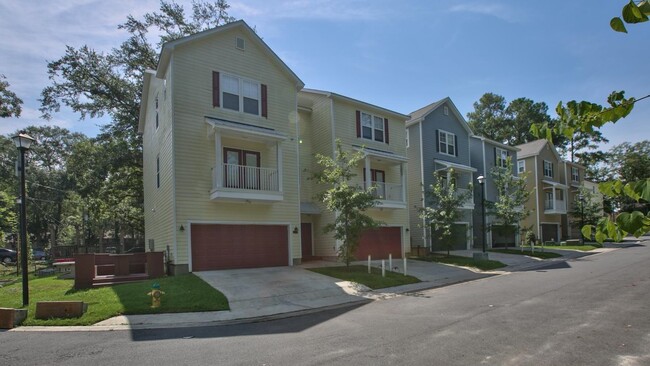 Building Photo - 1864 Belle Vue Way