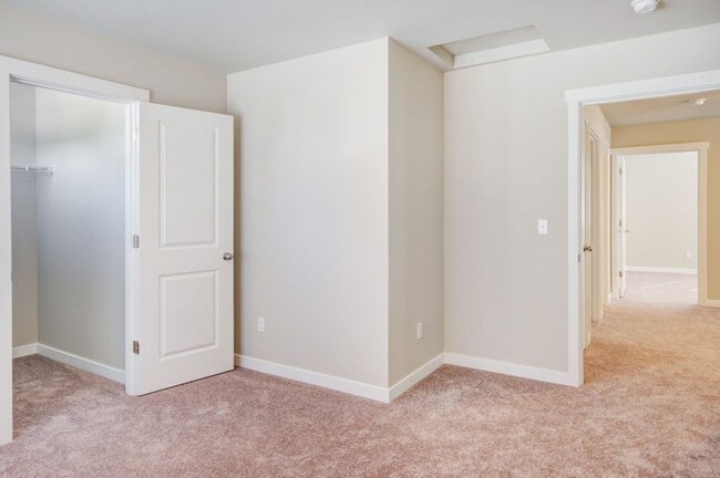 Building Photo - Modern 4BD 2.5BA in LSSD