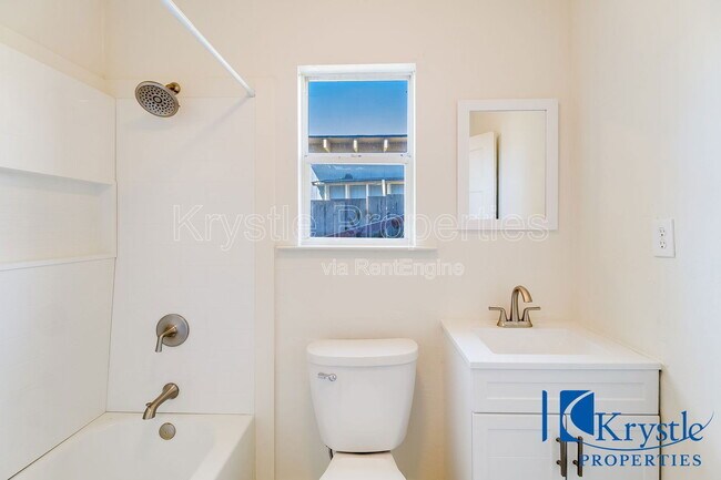 Building Photo - 547 Porter St