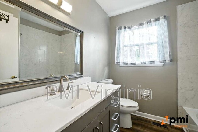 Building Photo - 3100 Kenelm Dr