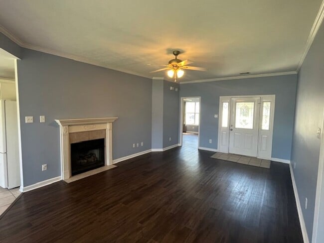 Building Photo - 102 Rosebud Cir