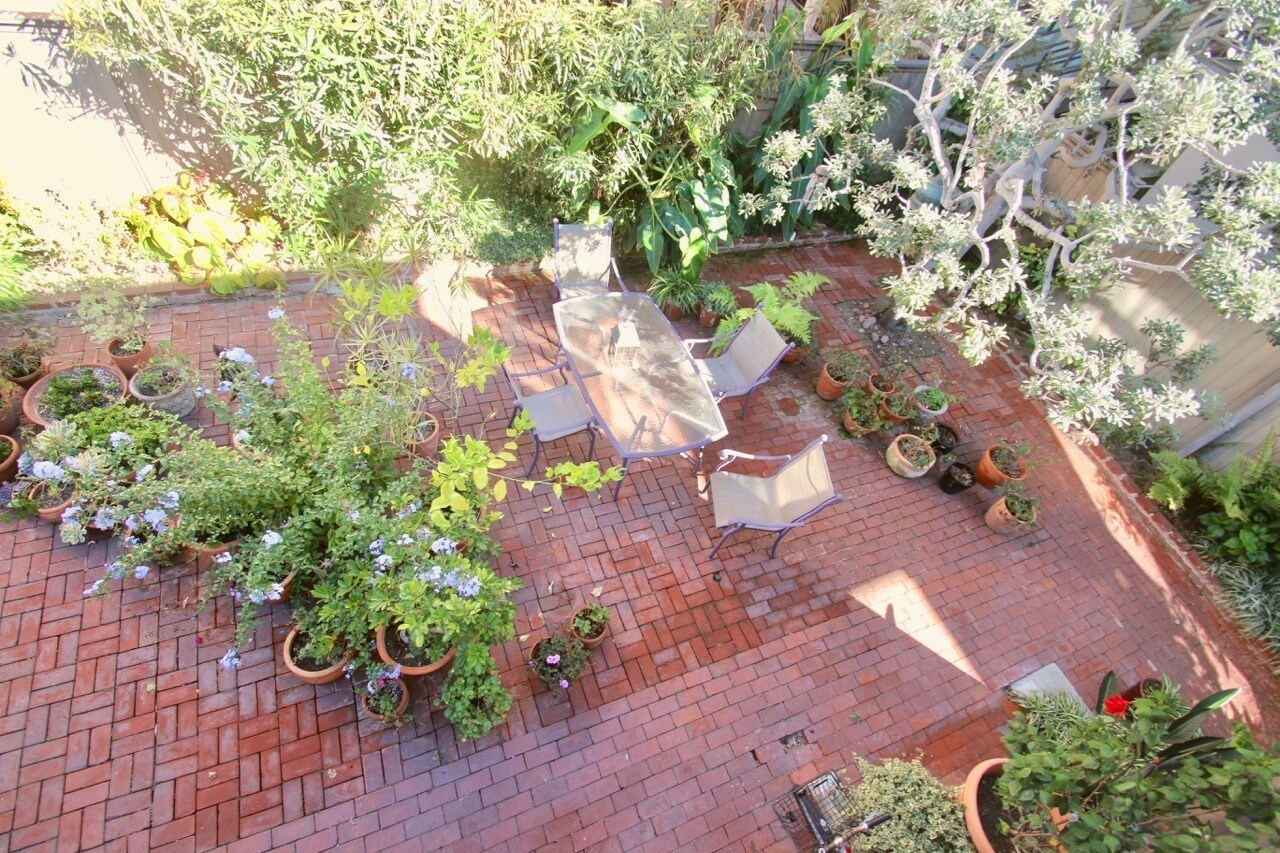 Building Photo - 126 8th St