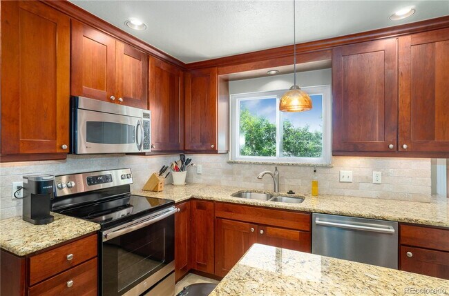 Building Photo - Wonderful 4-bedroom home in Greenwood South
