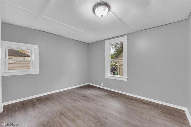 Building Photo - 2050 W 83rd St