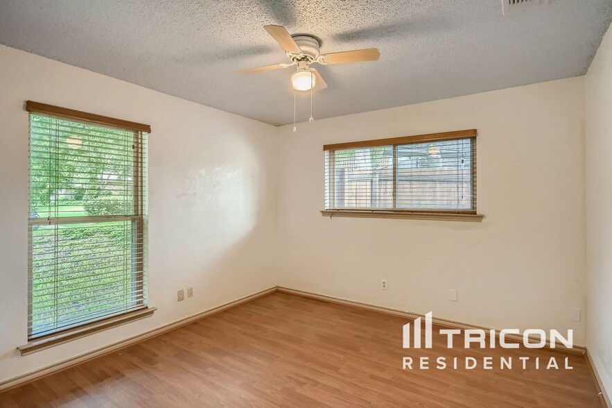 Building Photo - 420 Hillcroft Cir