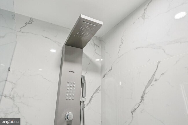 Building Photo - 1201 Vine St