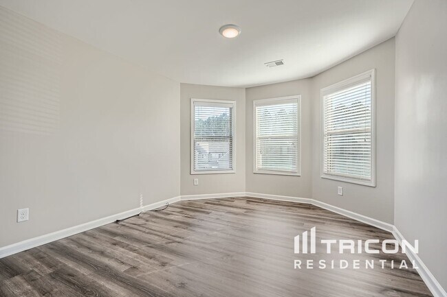 Building Photo - 2906 Cove View Ct SE