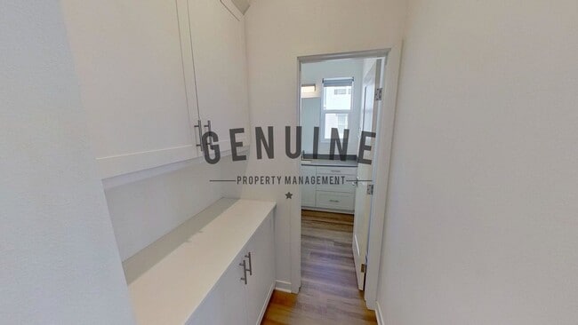 Building Photo - Coming Soon: Modern Tri-Level 2Bd 2.5Ba Townhouse in Irvine!