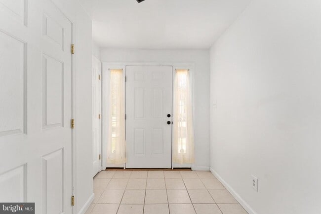 Building Photo - 7102 Finch Ln