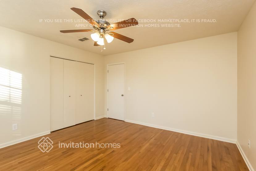 Building Photo - 1160 Park Creek Cir
