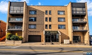 Building Photo - 9055 Palisade Ave