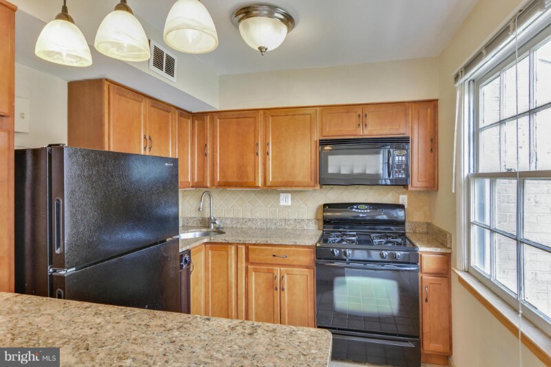 Building Photo - 9485 Fairfax Blvd