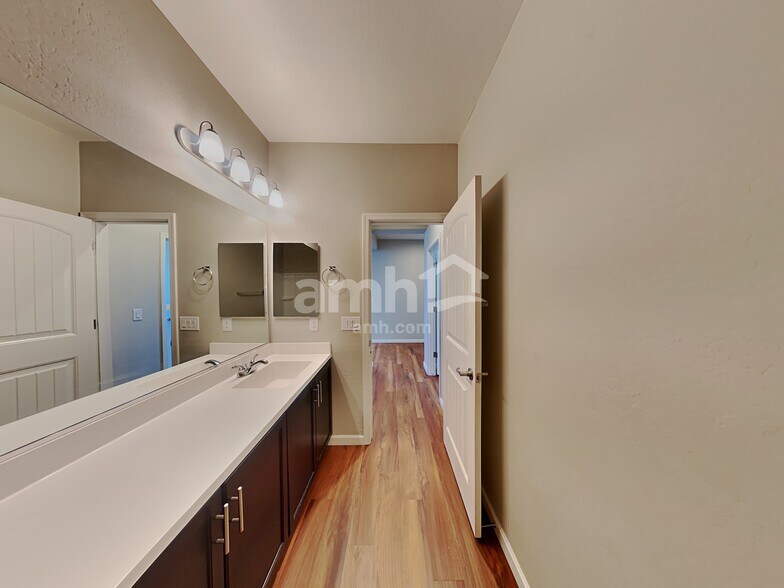 Building Photo - 20793 W Maiden Ln
