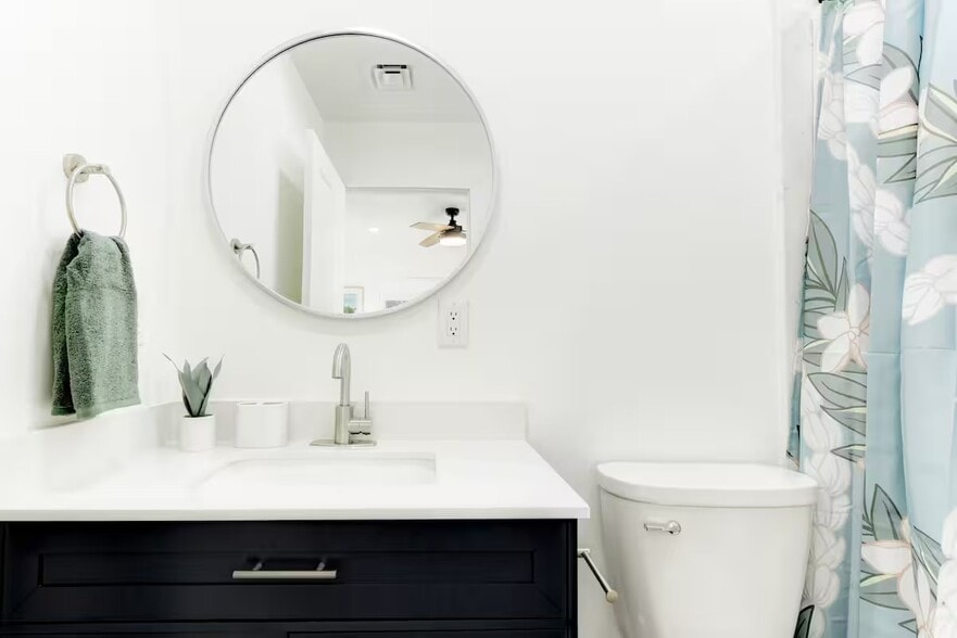 Building Photo - 1235 Manulani St