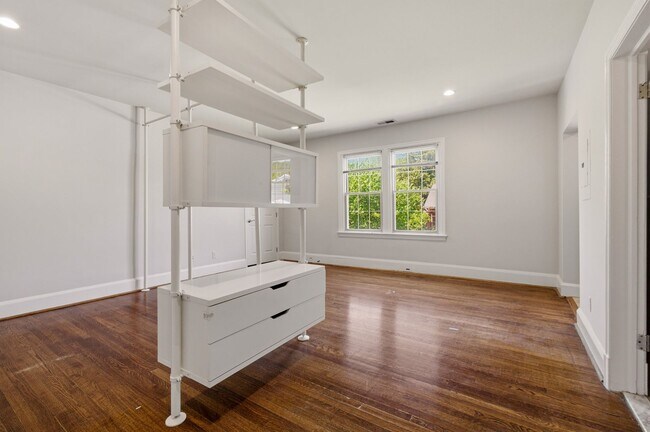 Building Photo - 422 Butternut St NW