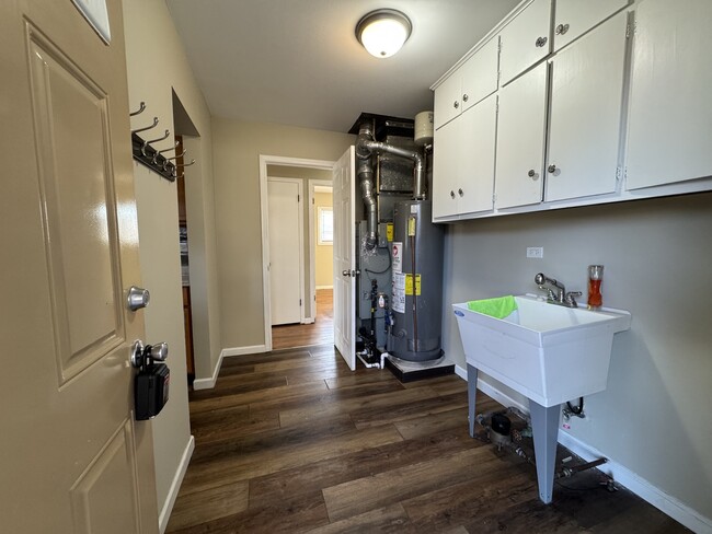 Building Photo - 7838 W 73rd Pl