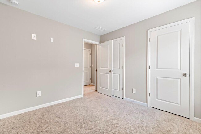 Building Photo - 1038 Valley Rock Dr