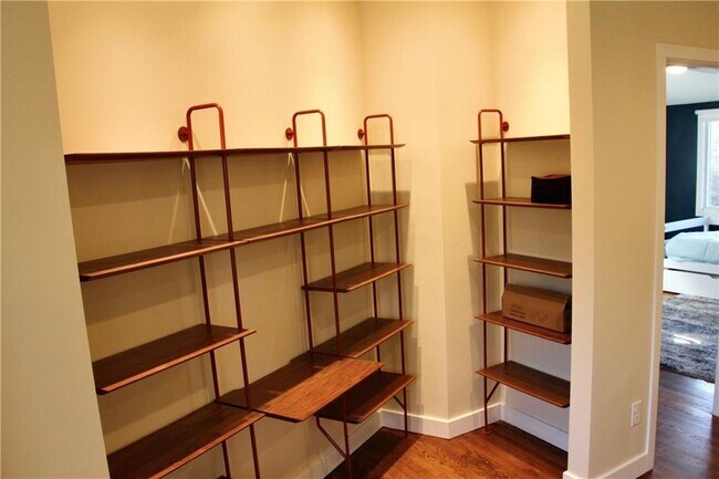 Building Photo - 39 Berrie Ln