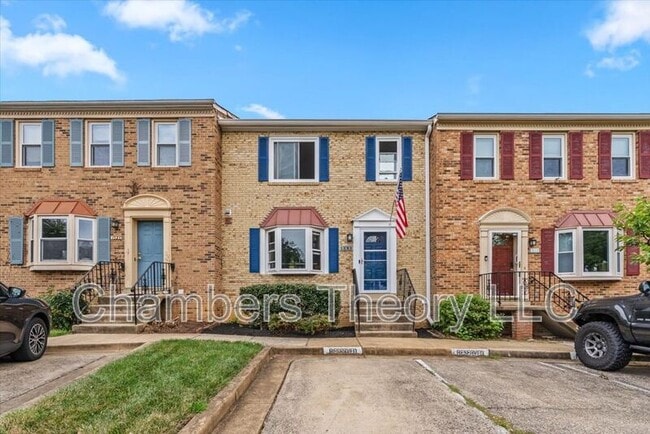 Building Photo - 1033 N George Mason Dr