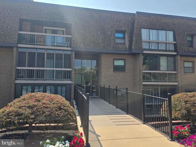 Building Photo - 5426 Valley Green Dr