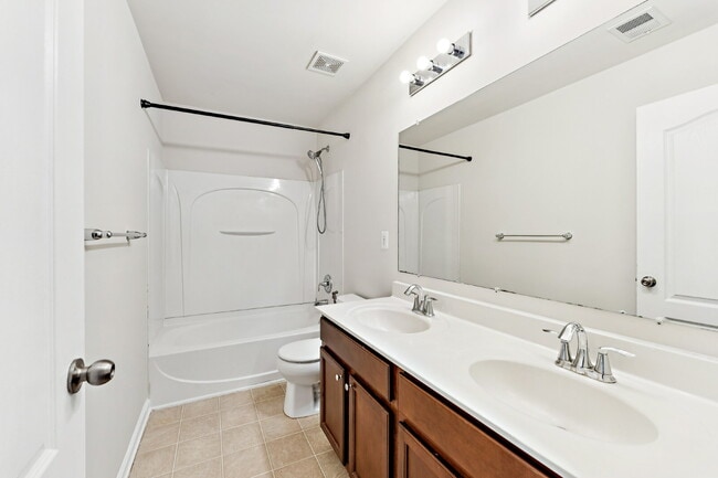 Building Photo - Charming town home located in a quiet, tree-lined community Field stone!