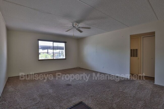 Building Photo - 4201 E Camelback Rd