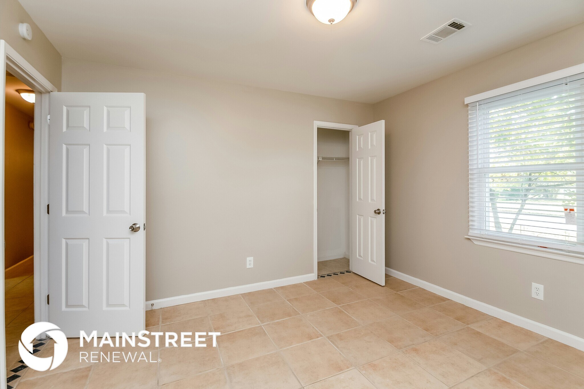 Building Photo - 1561 Rose Garden Ln