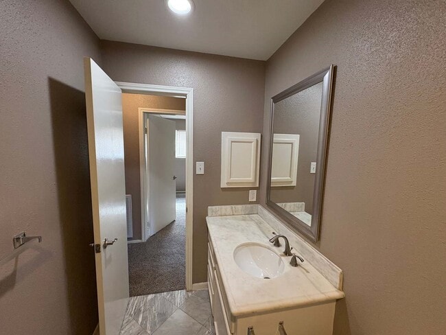 Building Photo - 22507 Red River Dr