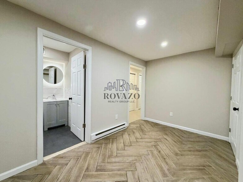 Building Photo - 172 Seymour Ave