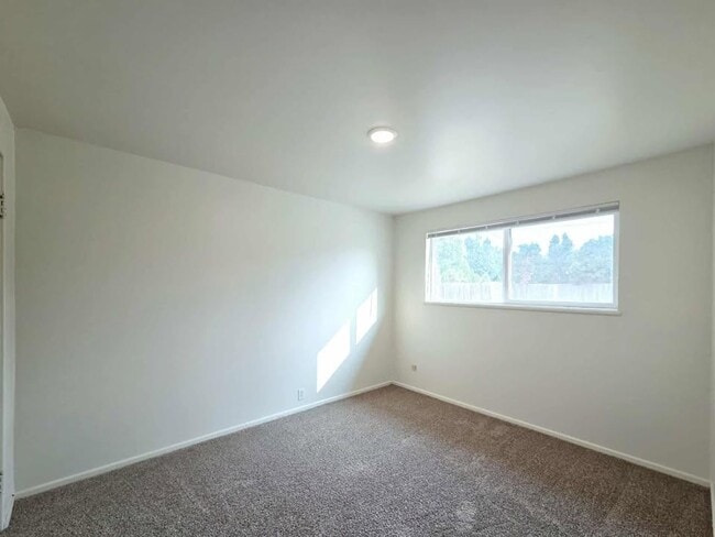 Building Photo - Two Bedrooms & One Bathroom Home $100.00 o...