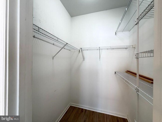 Building Photo - Beautiful 2bd 1bth private patio-level condo in New Town with a peaceful wooded view!