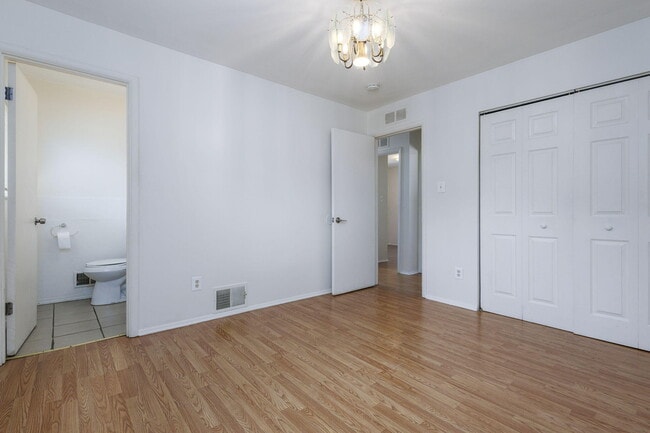 Building Photo - 164 Westway St