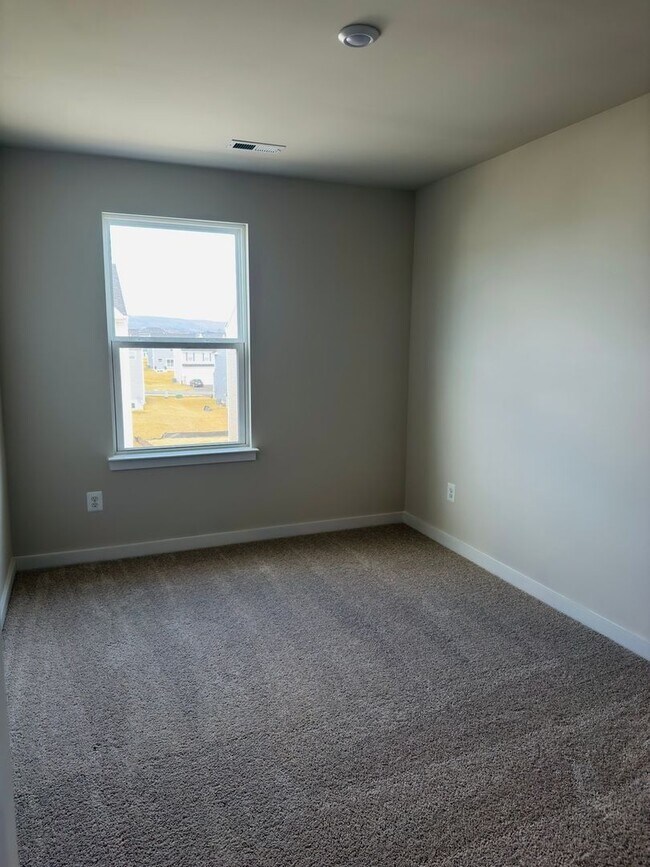 Building Photo - Brand New 4 Bed 3.5 Bath End Unit Townhome in Inwood