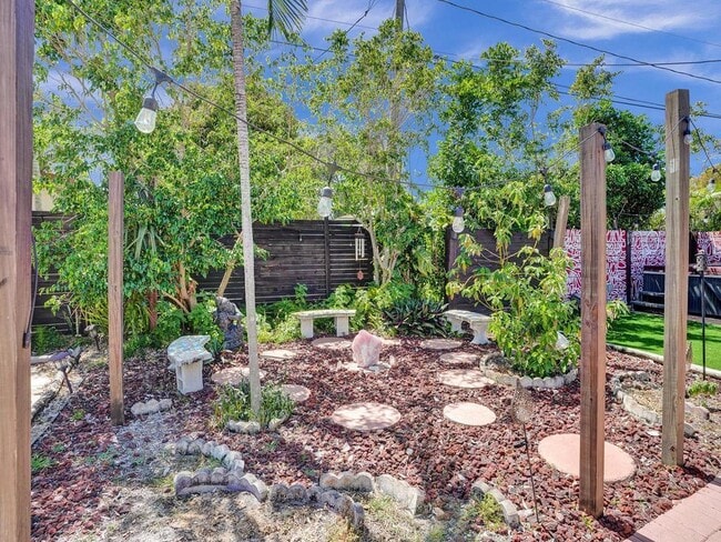 Building Photo - 2099 NE 4th Ct