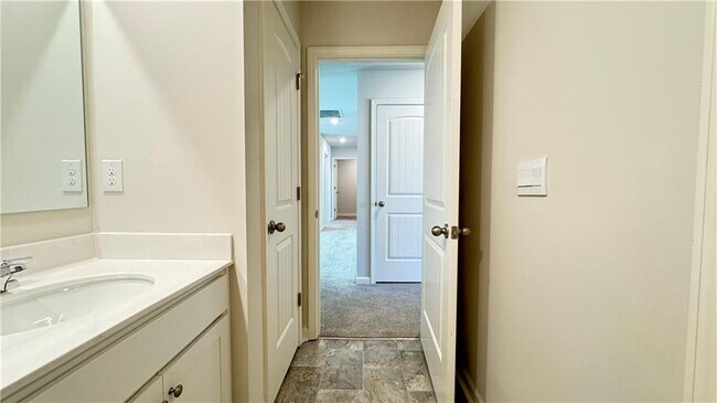 Building Photo - 61 Biltmore Pl