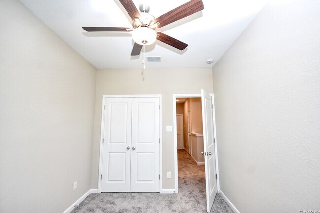 Building Photo - 6214 Oakland Ridge Unit 101