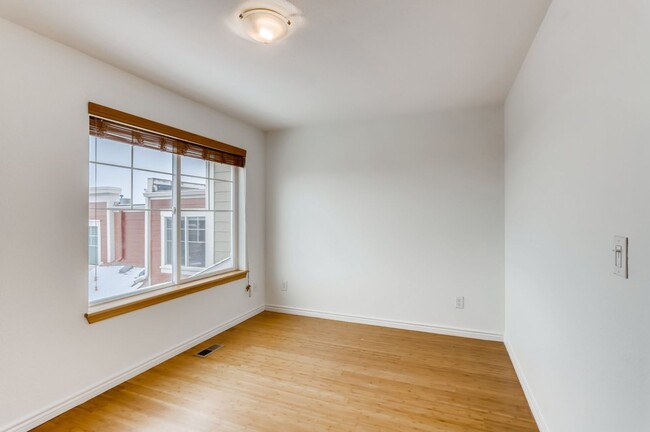 Building Photo - Spacious 2 Bedroom for Rent in the Exclusi...