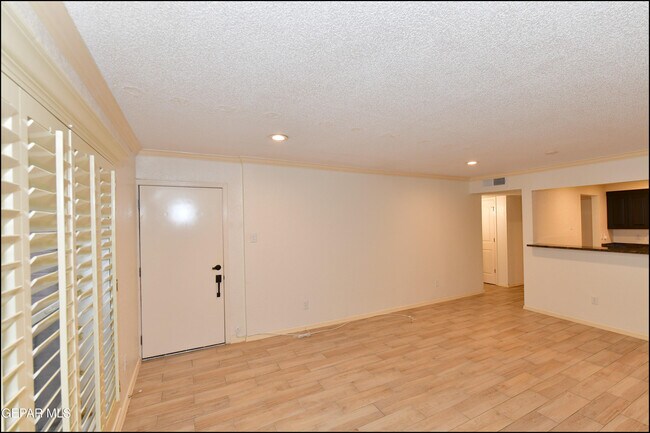 Building Photo - 4433 N Stanton St