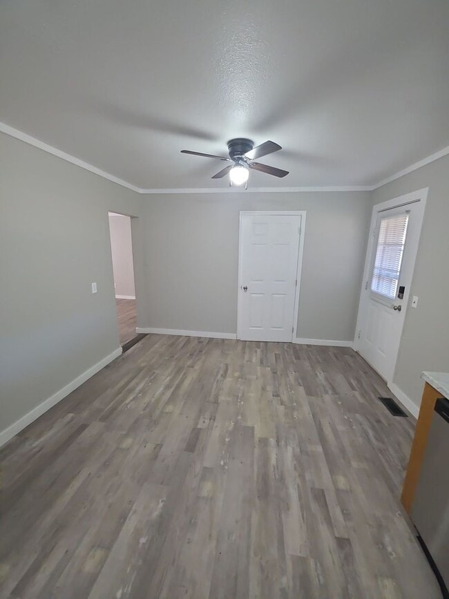 Building Photo - 3-Bedroom Single-Family Home with Hardwood Floors and Carport in Sparta