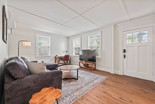 Building Photo - 38 George St