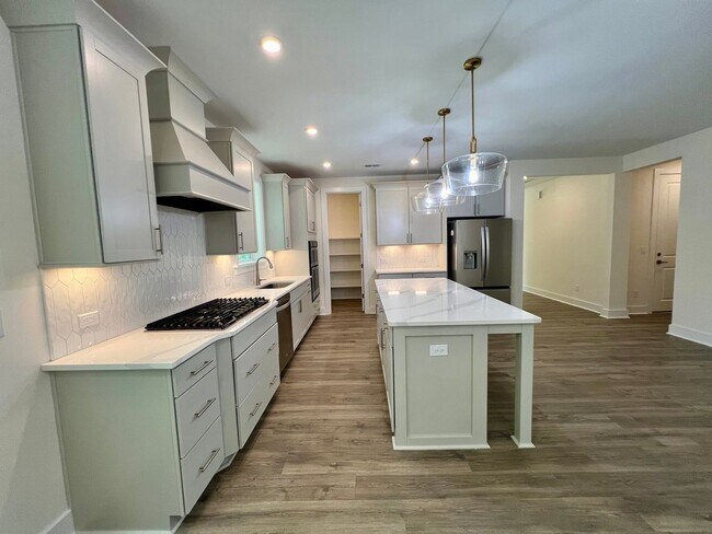 Building Photo - 2429 Vetrina Wy